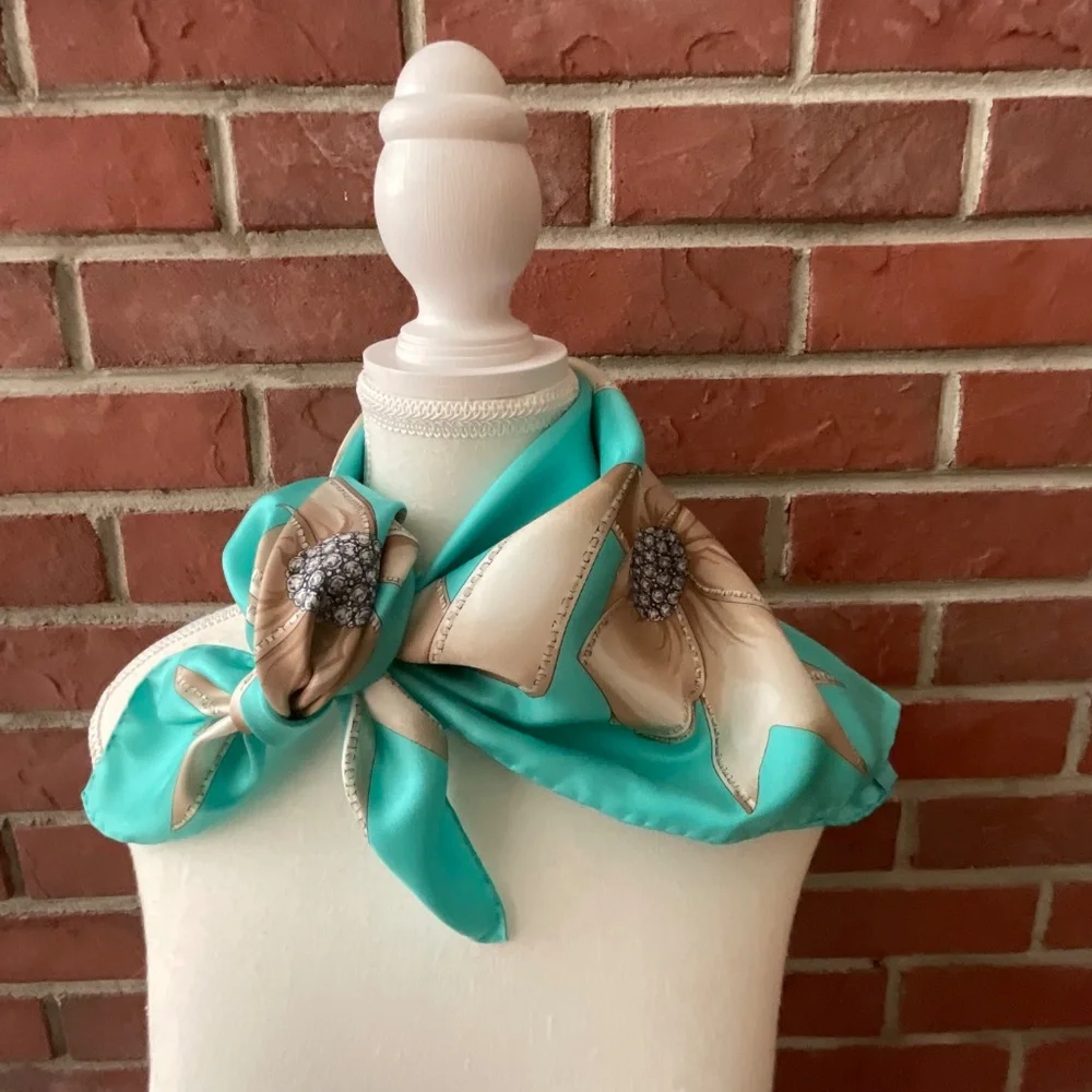 Tiffany & Co Tiffany Blue and Beige Ribbon Design Silk Scarf Hand-rolled  NEW